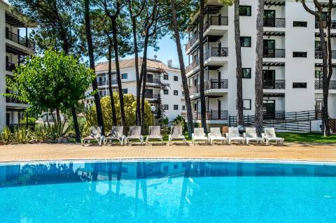 T1 +1 de Luxo na Falésia com Garagem Box de 70 m² e Piscina