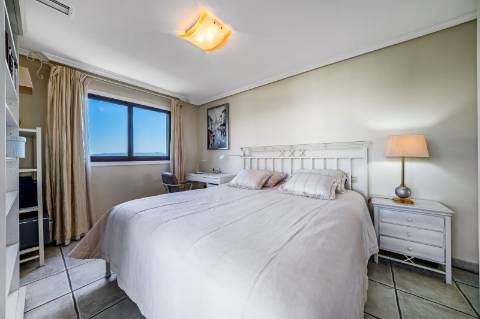 T1 +1 de Luxo na Falésia com Garagem Box de 70 m² e Piscina