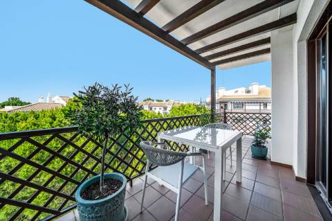 T1 +1 de Luxo na Falésia com Garagem Box de 70 m² e Piscina