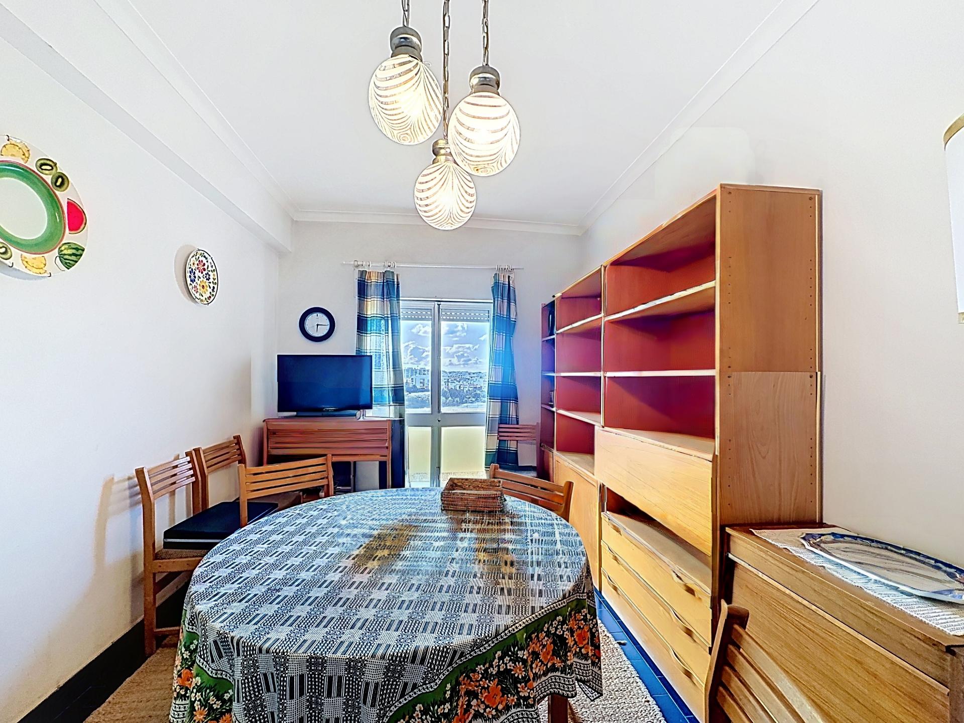 Apartamento espaçoso em Portimão com excelente área e localização central
