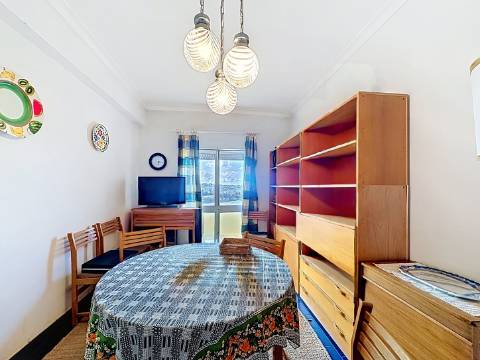Apartamento espaçoso em Portimão com excelente área e localização central
