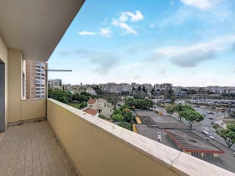 Apartamento espaçoso em Portimão com excelente área e localização central
