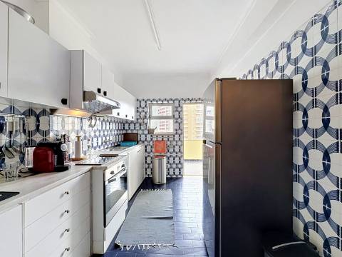 Apartamento espaçoso em Portimão com excelente área e localização central
