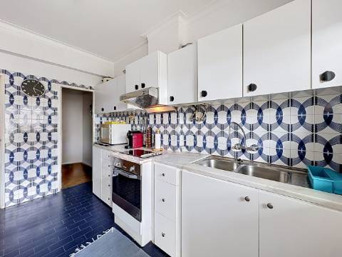 Apartamento espaçoso em Portimão com excelente área e localização central

