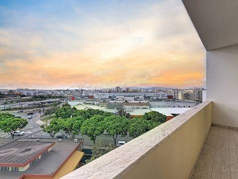 Apartamento espaçoso em Portimão com excelente área e localização central
