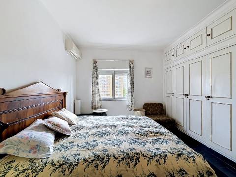 Apartamento espaçoso em Portimão com excelente área e localização central
