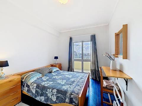Apartamento espaçoso em Portimão com excelente área e localização central

