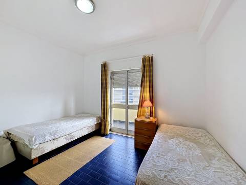 Apartamento espaçoso em Portimão com excelente área e localização central
