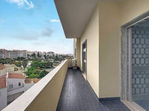 Apartamento espaçoso em Portimão com excelente área e localização central
