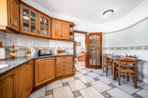 Villa Moradia T5 com Piscina Privada e Acesso Direto ao Golfe em Vilamoura