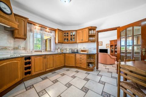 Villa Moradia T5 com Piscina Privada e Acesso Direto ao Golfe em Vilamoura