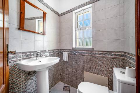 Villa Moradia T5 com Piscina Privada e Acesso Direto ao Golfe em Vilamoura
