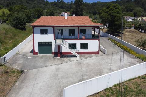 Moradia T3 com garagem em Alcobaça