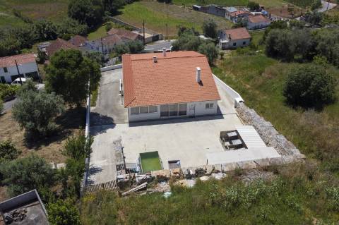 Moradia T3 com garagem em Alcobaça