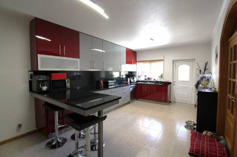 Moradia T3 com garagem em Alcobaça