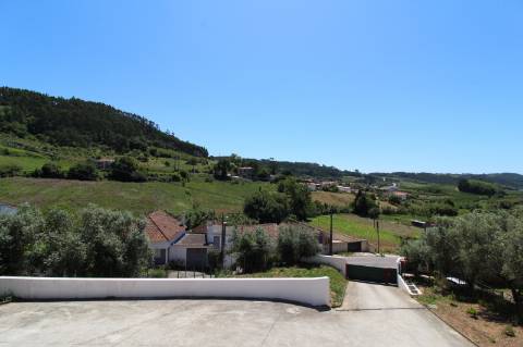Moradia T3 com garagem em Alcobaça