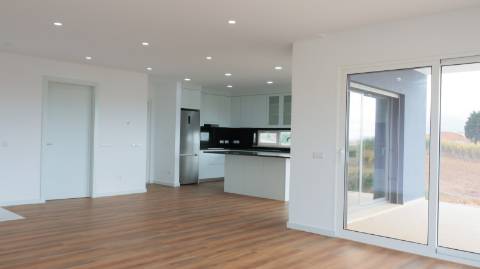 Moradia Nova T3 com Piscina e Vista Mar- Lourinhã