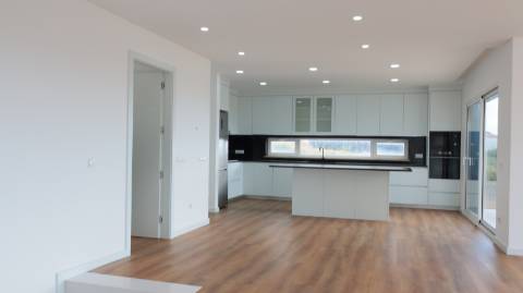 Moradia Nova T3 com Piscina e Vista Mar- Lourinhã