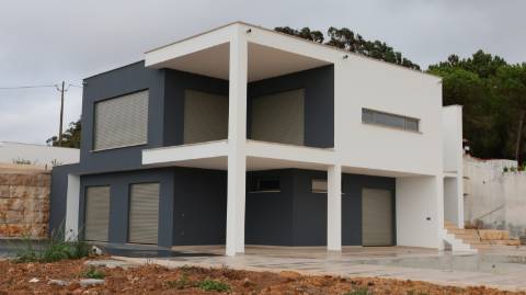 Moradia Nova T3 com Piscina e Vista Mar- Lourinhã