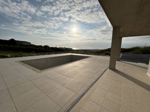 Moradia Nova T3 com Piscina e Vista Mar- Lourinhã