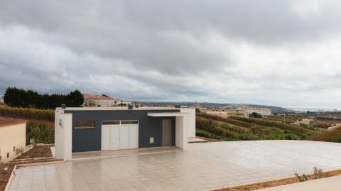 Moradia Nova T3 com Piscina e Vista Mar- Lourinhã
