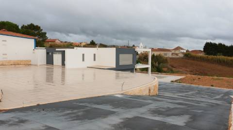 Moradia Nova T3 com Piscina e Vista Mar- Lourinhã