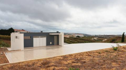 Moradia Nova T3 com Piscina e Vista Mar- Lourinhã