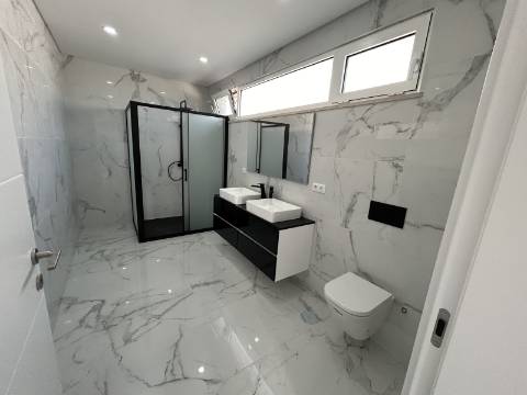 Moradia Nova T3 com Piscina e Vista Mar- Lourinhã
