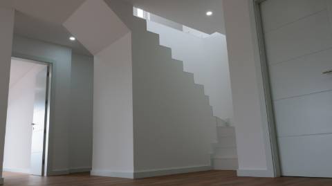 Moradia Nova T3 com Piscina e Vista Mar- Lourinhã
