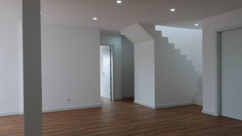 Moradia Nova T3 com Piscina e Vista Mar- Lourinhã