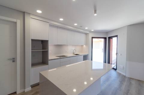 Apartamento T3 com Duas Suítes_Areia Branca, Lourinhã