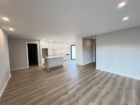 Apartamento T3 com Duas Suítes_Areia Branca, Lourinhã