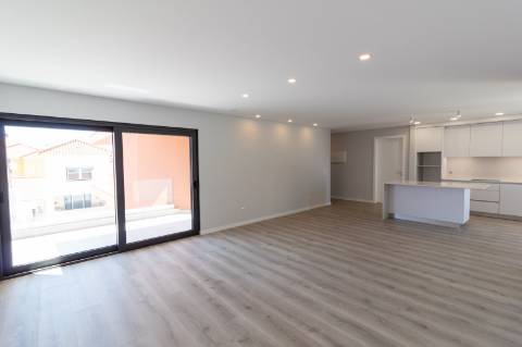 Apartamento T3 com Duas Suítes_Areia Branca, Lourinhã