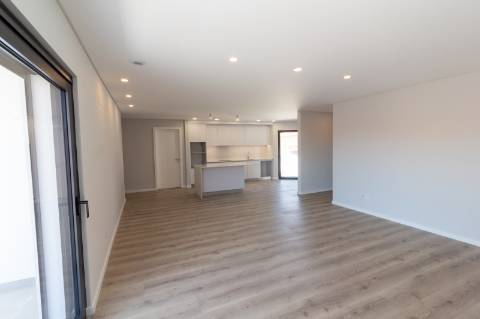 Apartamento T3 com Duas Suítes_Areia Branca, Lourinhã