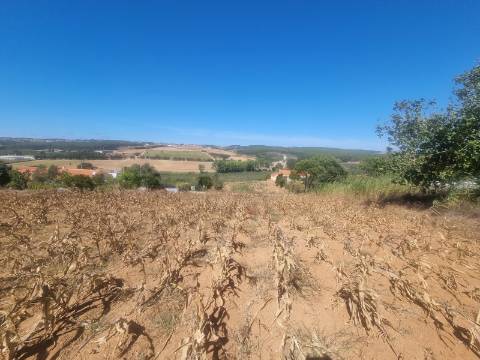 Terreno Urbanizável com 1.880 m² | Excelente Oportunidade em Campelos - Torres Vedras
