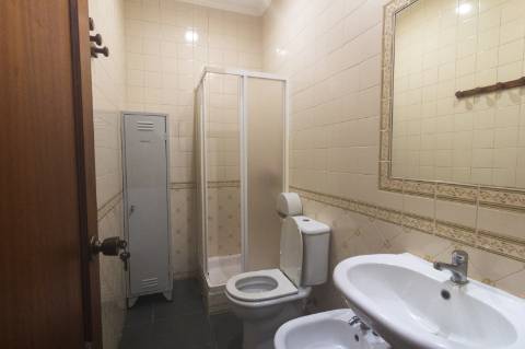Moradia de Uso Misto com Restaurante Equipado e Habitação