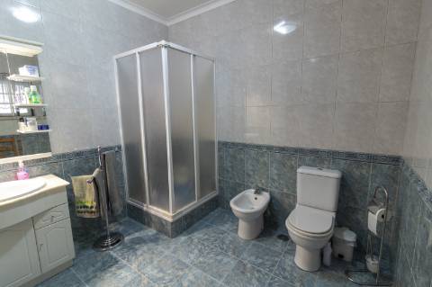 Moradia de Uso Misto com Restaurante Equipado e Habitação