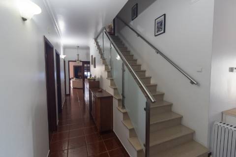 Moradia de Uso Misto com Restaurante Equipado e Habitação