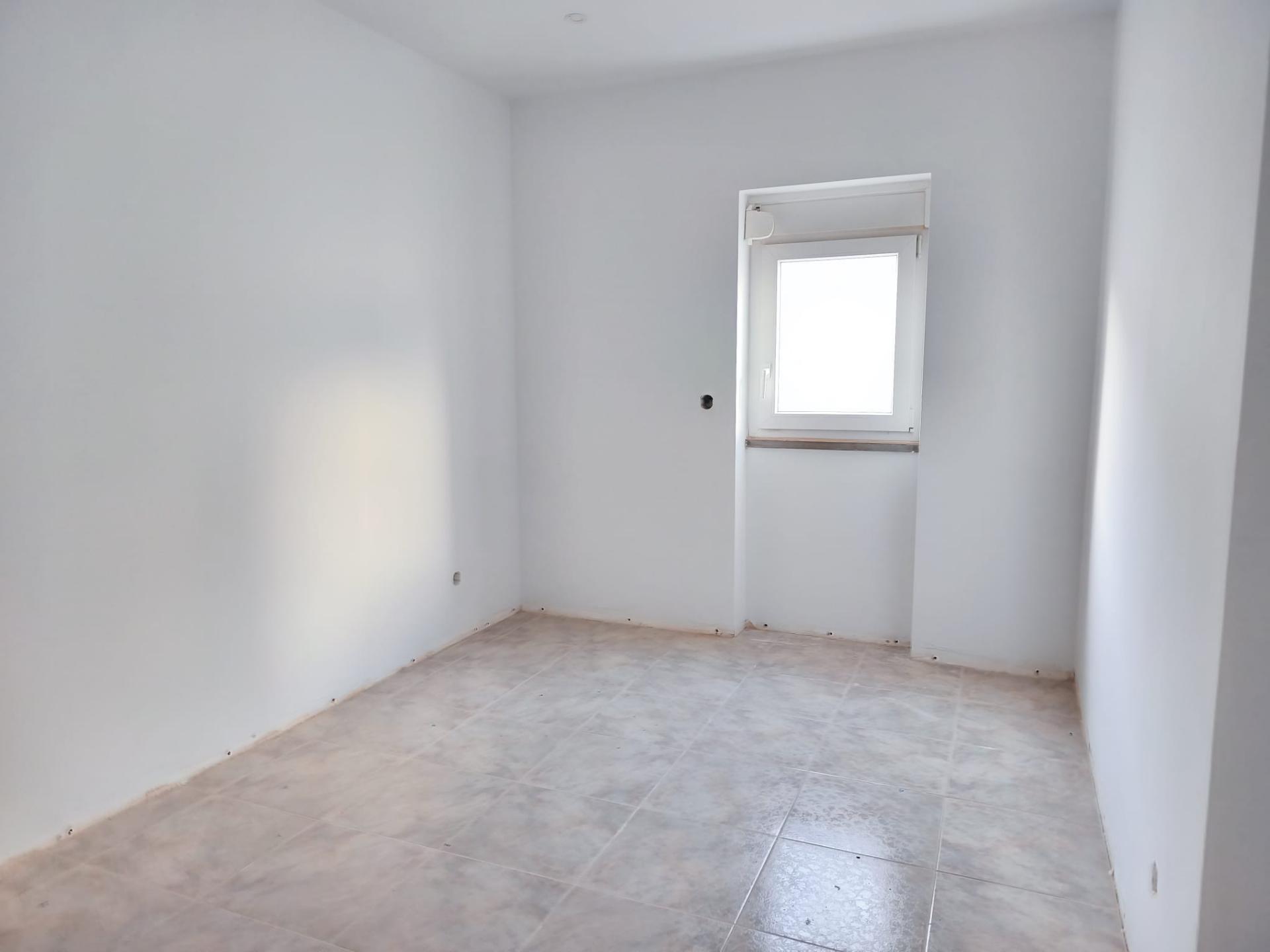 Moradia T3 em Remodelação | A 3 Minutos da Praia | Entrega Chave na Mão