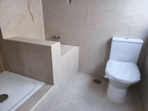 Moradia T3 em Remodelação | A 3 Minutos da Praia | Entrega Chave na Mão