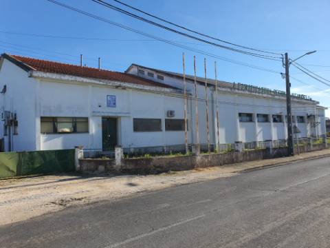 Espaço industrial adaptável a diferentes usos.