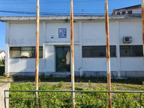 Espaço industrial adaptável a diferentes usos.