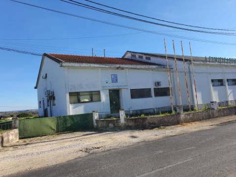 Espaço industrial adaptável a diferentes usos.