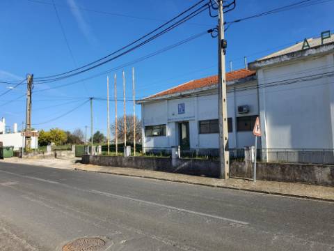 Espaço industrial adaptável a diferentes usos.