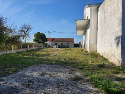 Espaço industrial adaptável a diferentes usos.