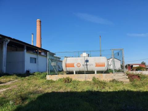 Espaço industrial adaptável a diferentes usos.