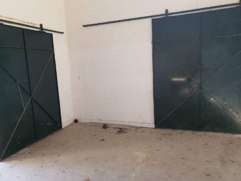 Espaço industrial adaptável a diferentes usos.