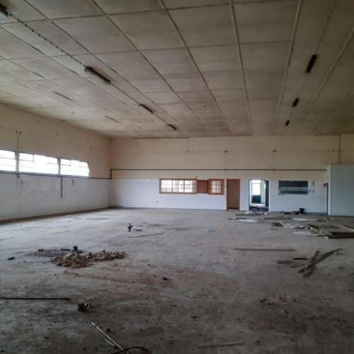 Espaço industrial adaptável a diferentes usos.