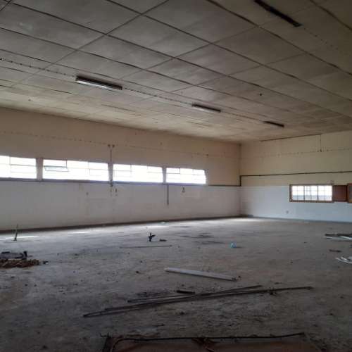 Espaço industrial adaptável a diferentes usos.