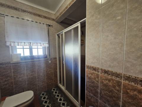 Moradia T4 com garagem e espaço exterior Zona Torres Vedras
